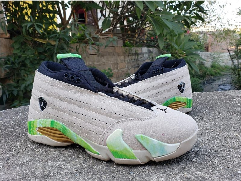 Les baskets Air Jordan 14 offrent un style emblématique et une performance exceptionnelle.

 design distinctif. Pas cher. Moins cher.