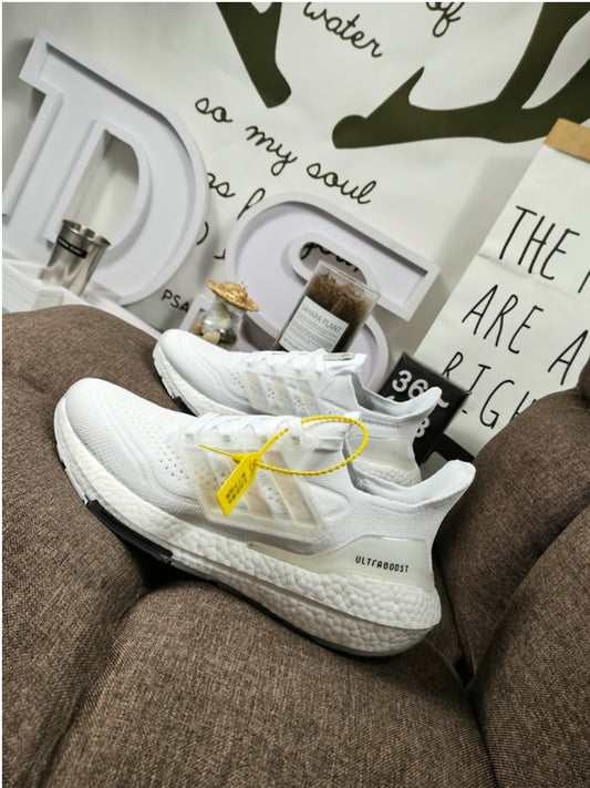 Les baskets Adidas UltraBoost 21 allient performance révolutionnaire et style incomparable.incontournable exceptionnel inoubliable.