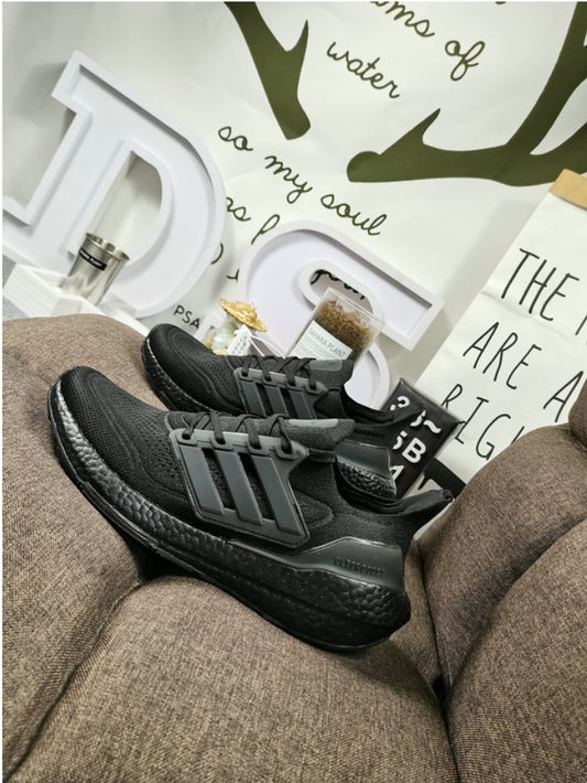Les baskets Adidas UltraBoost 21 allient performance révolutionnaire et style incomparable.incontournable exceptionnel inoubliable.