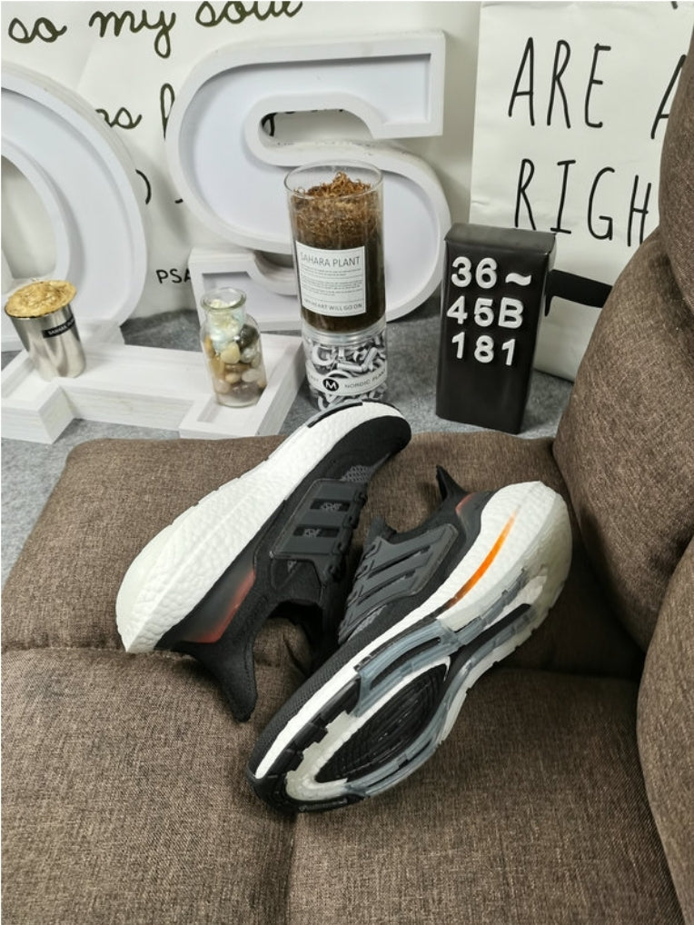 Les baskets Adidas UltraBoost 21 allient performance révolutionnaire et style incomparable.incontournable exceptionnel inoubliable.
