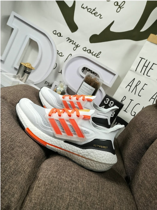 Les baskets Adidas UltraBoost 21 allient performance révolutionnaire et style incomparable.incontournable exceptionnel inoubliable.