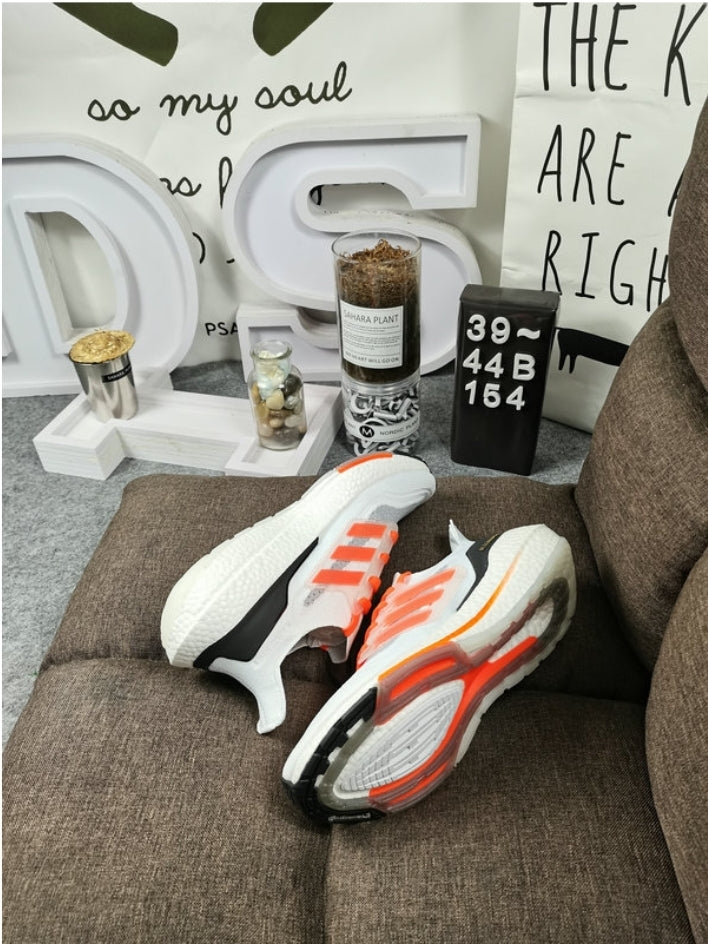 Les baskets Adidas UltraBoost 21 allient performance révolutionnaire et style incomparable.incontournable exceptionnel inoubliable.