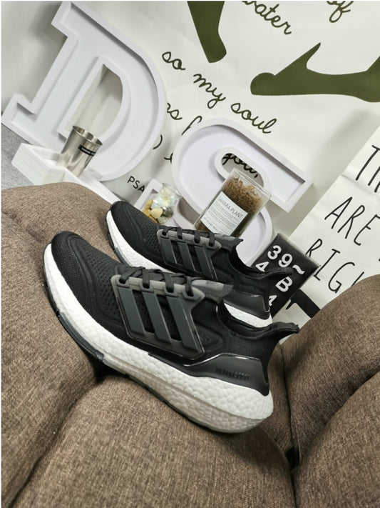 Les baskets Adidas UltraBoost 21 allient performance révolutionnaire et style incomparable.incontournable exceptionnel inoubliable.