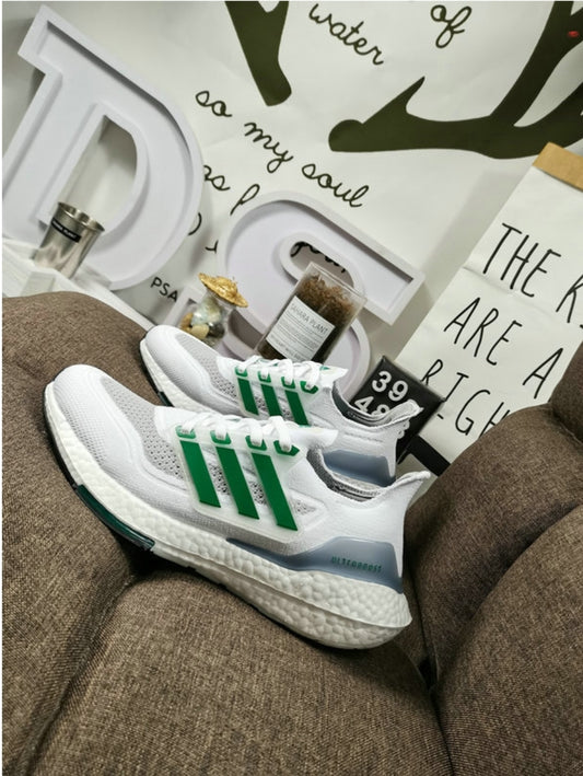 Les baskets Adidas UltraBoost 21 allient performance révolutionnaire et style incomparable.incontournable exceptionnel inoubliable.