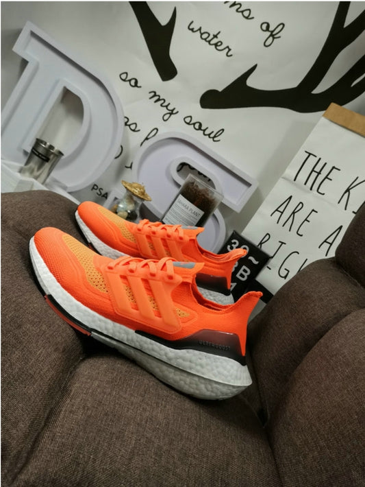Les baskets Adidas UltraBoost 21 allient performance révolutionnaire et style incomparable.incontournable exceptionnel inoubliable.