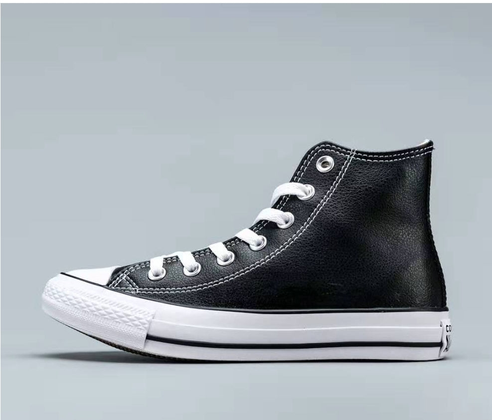 Les baskets Converse allient style intemporel et confort. Leur design emblématique avec la célèbre étoile et la  classique  choix incontournable