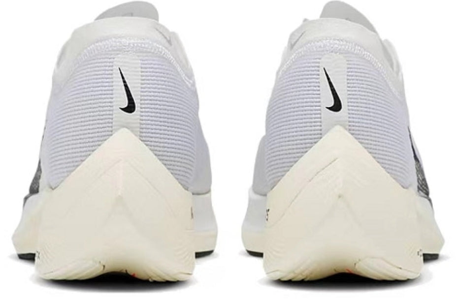 Les baskets Nike Air Zoom combinent style et performance, offrant une expérience unique. Leur design élégant. Pas cher. Le moins Cher.