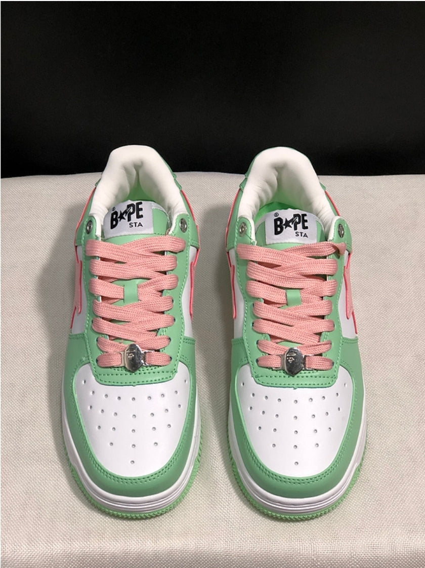 Les baskets sneakers Bape Sta incarnent un style emblématique et une tendance urbaine audacieuse.leur design distinctif.pas cher.le moins cher.