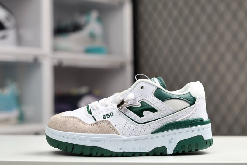 Les baskets New Balance allient style et confort. Leur design classique et leurs matériaux de haute qualité en font un choix idéal pour les amateurs de sneakers.pas cher. Le moins cher.