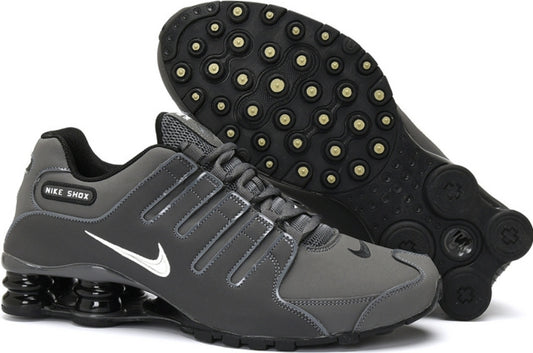 Les baskets Nike Shox NZ combinent style et performance pour les amateurs de mode et les athlètes.pas cher. Le moins cher.