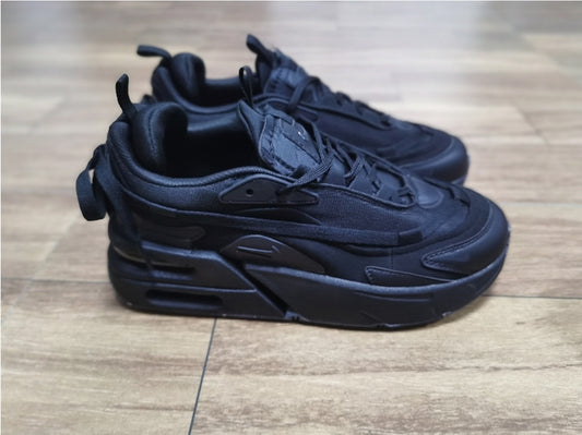 Les baskets Nike Air Max Furyosa combinent un design audacieux et un confort supérieur. Leur silhouette unique et leurs matériaux de haute qualité.