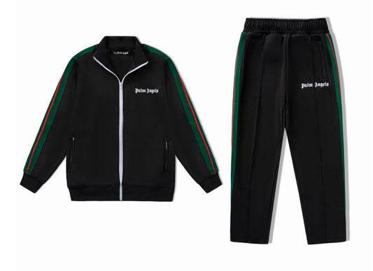 Les ensembles survêtement Palm Angels allient performance et style avec une touche urbaine unique.