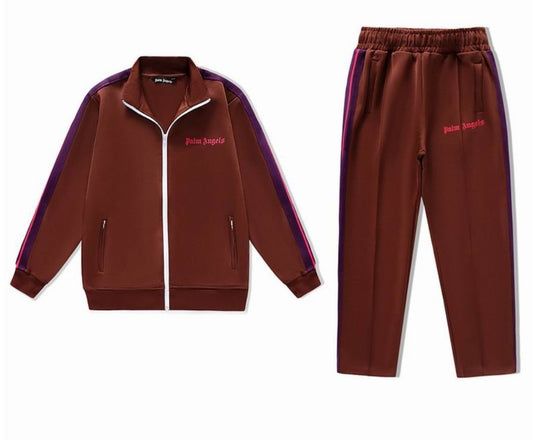 Les ensembles survêtement Palm Angels allient performance et style avec une touche urbaine unique.