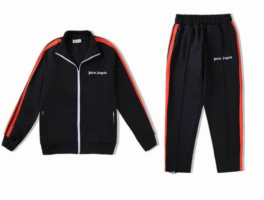 Les ensembles survêtement Palm Angels allient performance et style avec une touche urbaine unique.