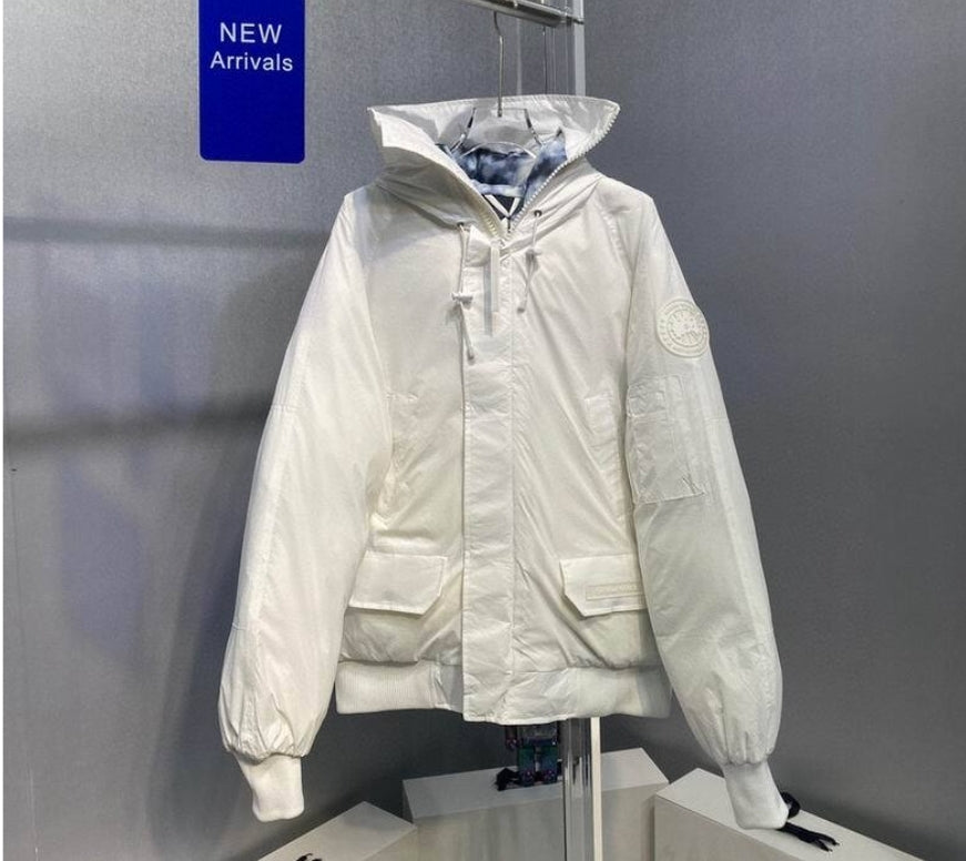 Les doudounes Canada Goose allient élégance et chaleur pour offrir une protection optimale contre le froid. Leur design sophistiqué et leurs matériaux de haute qualité. Pas cher. Le moins cher.