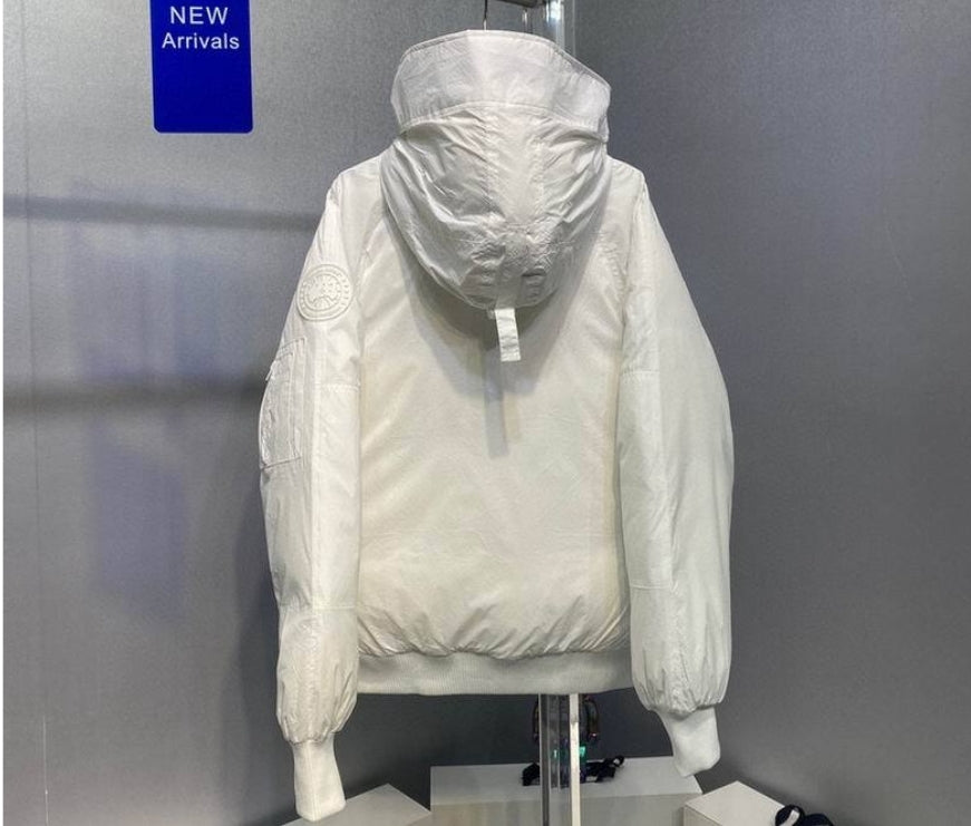Les doudounes Canada Goose allient élégance et chaleur pour offrir une protection optimale contre le froid. Leur design sophistiqué et leurs matériaux de haute qualité. Pas cher. Le moins cher.