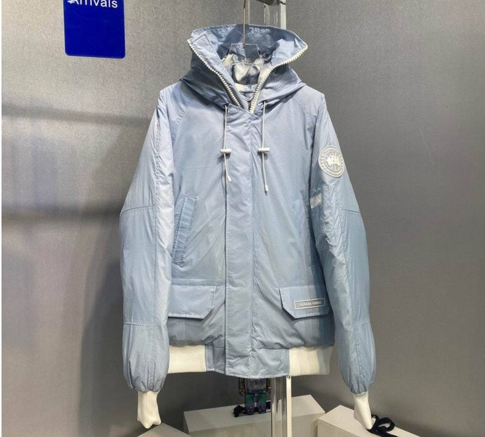 Les doudounes Canada Goose allient élégance et chaleur pour offrir une protection optimale contre le froid. Leur design sophistiqué et leurs matériaux de haute qualité. Pas cher. Le moins cher.