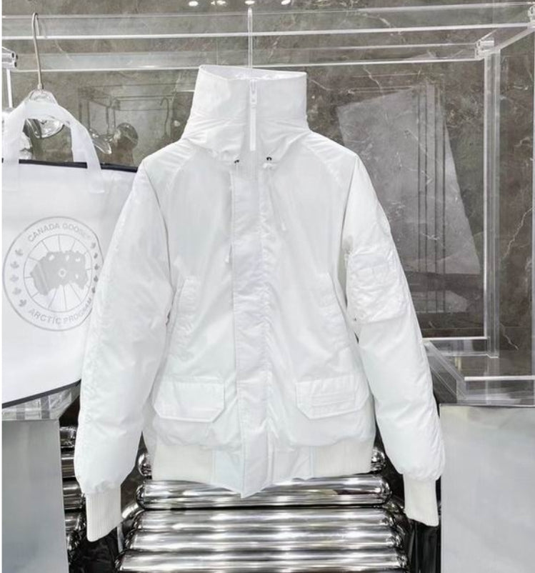 Les doudounes Canada Goose allient élégance et chaleur pour offrir une protection optimale contre le froid. Leur design sophistiqué et leurs matériaux de haute qualité. Pas cher. Le moins cher.