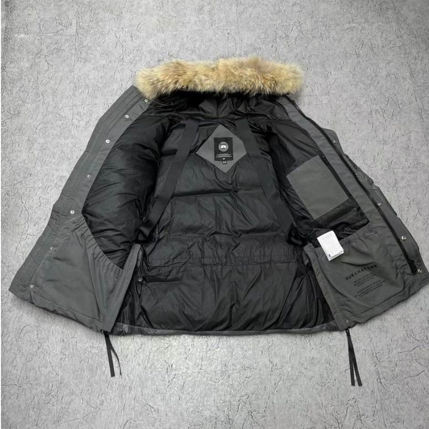 Les doudounes Canada Goose allient élégance et chaleur pour offrir une protection optimale contre le froid. Leur design sophistiqué et leurs matériaux de haute qualité. Pas cher. Le moins cher.