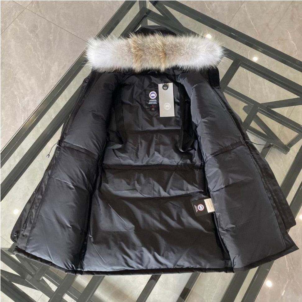 Les doudounes Canada Goose allient élégance et chaleur pour offrir une protection optimale contre le froid. Leur design sophistiqué et leurs matériaux de haute qualité. Pas cher. Le moins cher.