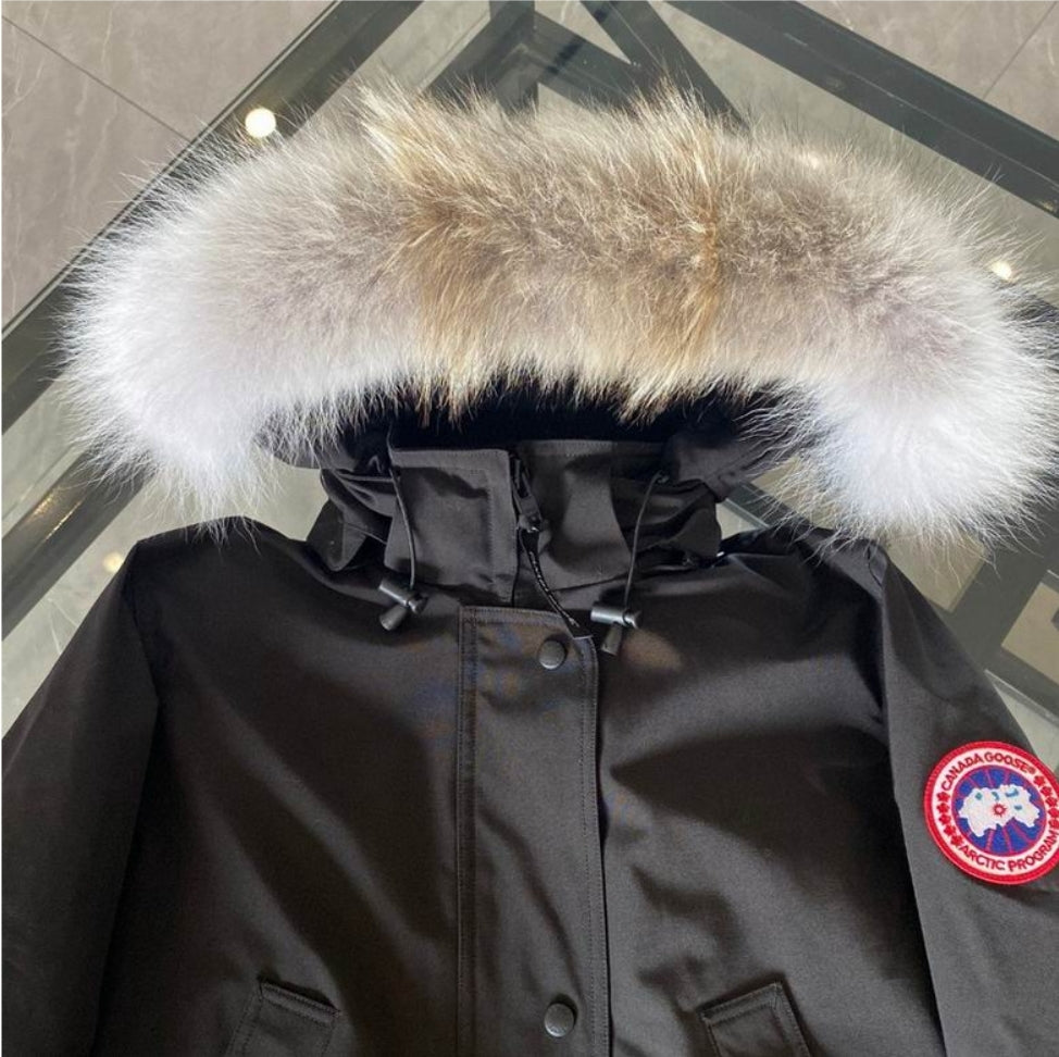 Les doudounes Canada Goose allient élégance et chaleur pour offrir une protection optimale contre le froid. Leur design sophistiqué et leurs matériaux de haute qualité. Pas cher. Le moins cher.