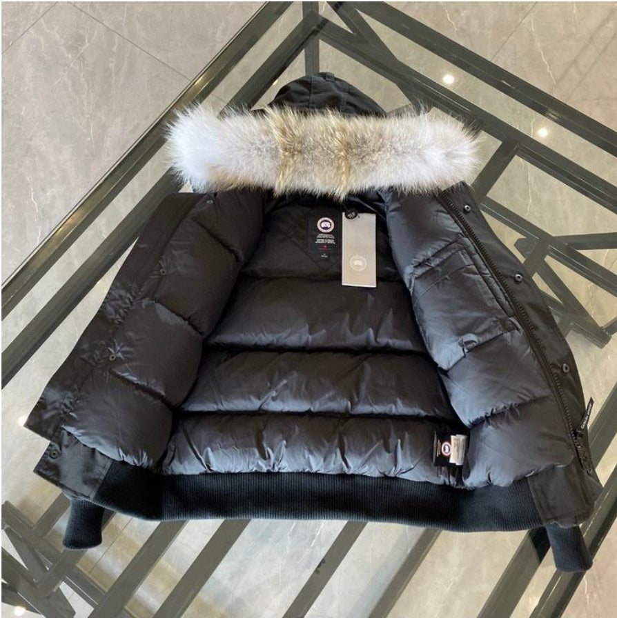 Les doudounes Canada Goose allient élégance et chaleur pour offrir une protection optimale contre le froid. Leur design sophistiqué et leurs matériaux de haute qualité. Pas cher. Le moins cher.