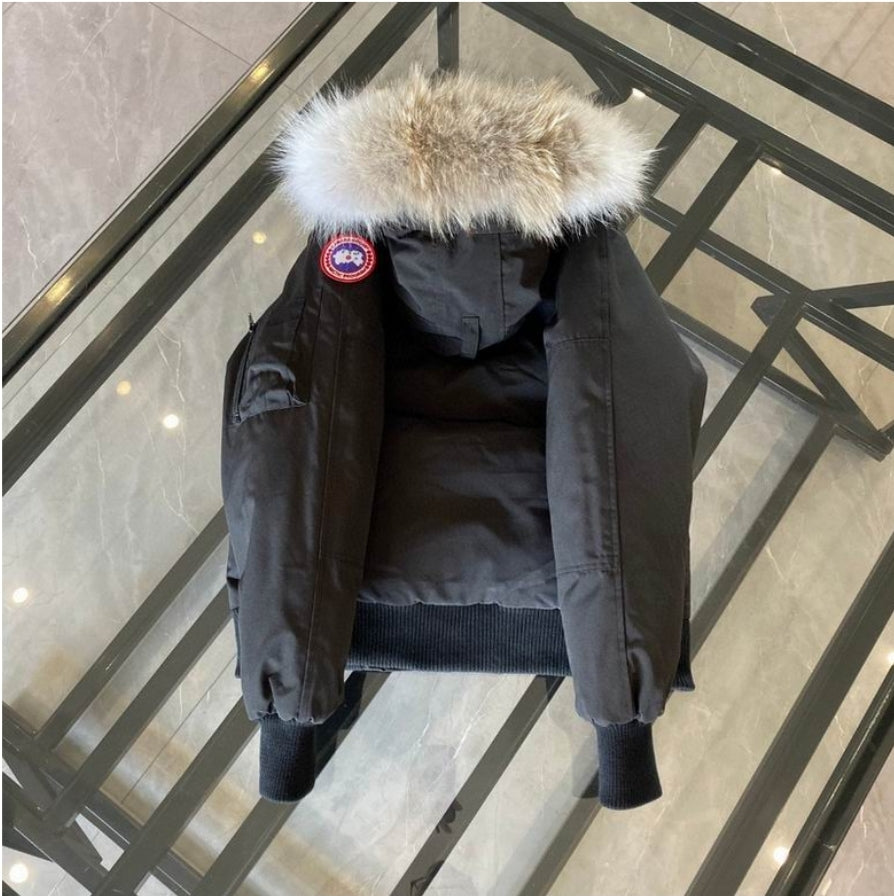 Les doudounes Canada Goose allient élégance et chaleur pour offrir une protection optimale contre le froid. Leur design sophistiqué et leurs matériaux de haute qualité. Pas cher. Le moins cher.