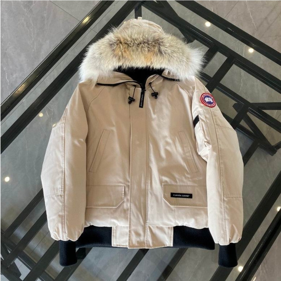 Les doudounes Canada Goose allient élégance et chaleur pour offrir une protection optimale contre le froid. Leur design sophistiqué et leurs matériaux de haute qualité. Pas cher. Le moins cher.