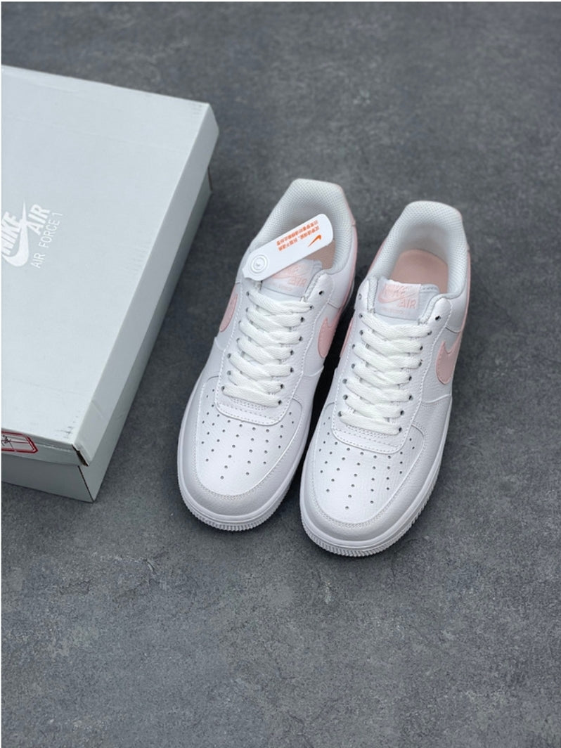 Les baskets Nike Air Force 1 combinent style et performance, offrant une expérience exceptionnelle.pas cher. Le moins cher.