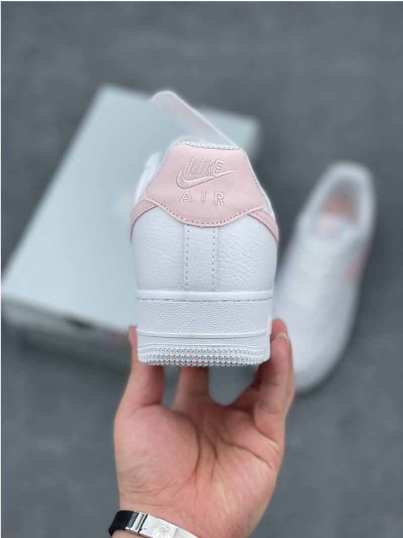 Les baskets Nike Air Force 1 combinent style et performance, offrant une expérience exceptionnelle.pas cher. Le moins cher.