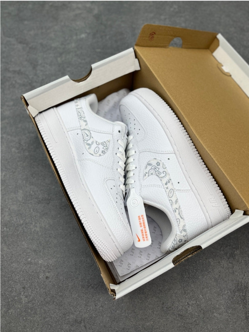 Les baskets Nike Air Force 1 combinent style et performance, offrant une expérience exceptionnelle.pas cher. Le moins cher.