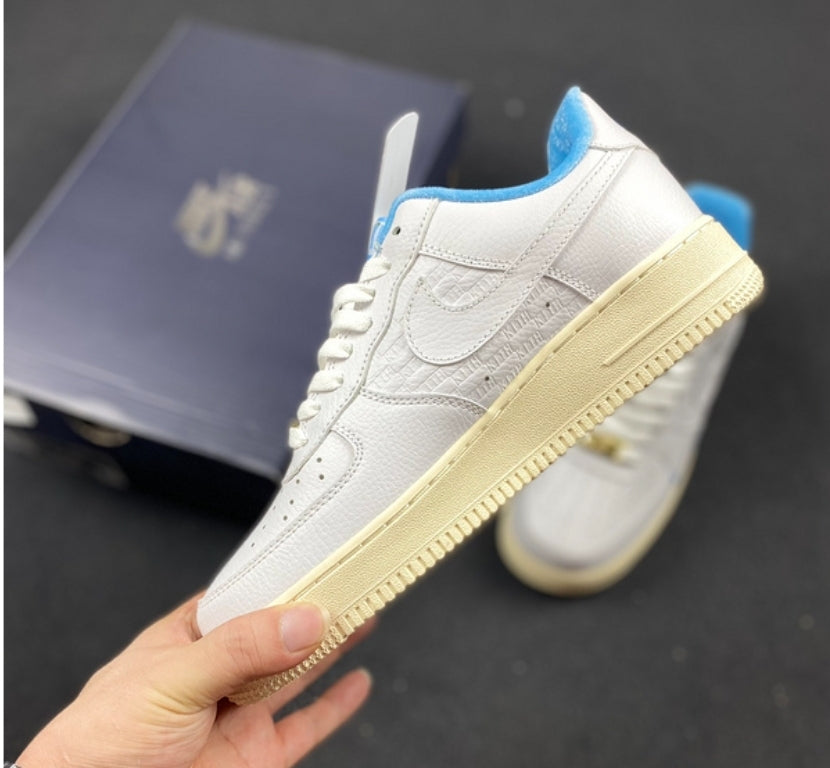 Les baskets Nike Air Force 1 combinent style et performance, offrant une expérience exceptionnelle.pas cher. Le moins cher.