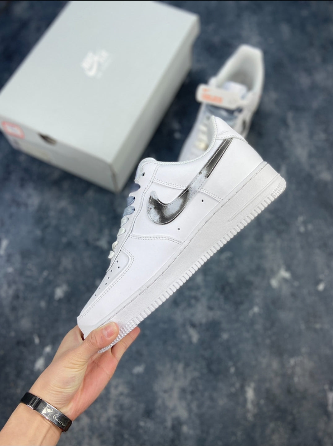 Les baskets Nike Air Force 1 combinent style et performance, offrant une expérience exceptionnelle.pas cher. Le moins cher.