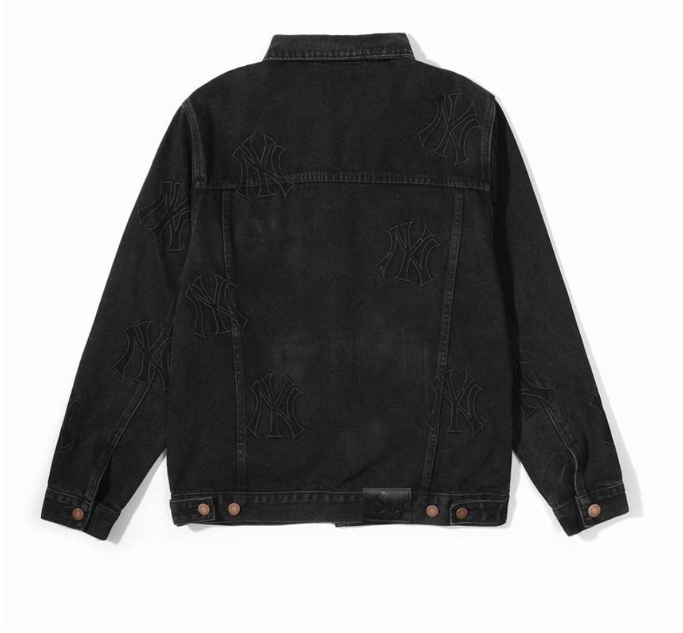 Les vestes Supreme allient élégance et modernité. Leur design audacieux et leurs matériaux de haute qualité. Pas cher. Le moins cher.