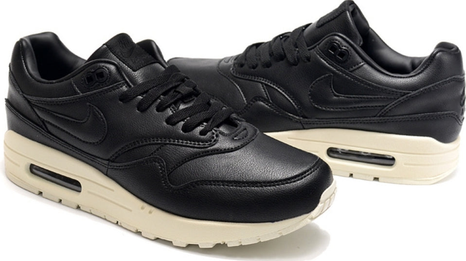 Les baskets Nike Air Max 1 sont iconiques pour leur style emblématique.retro incontournable pas cher. Le moins cher.exceptionnel 