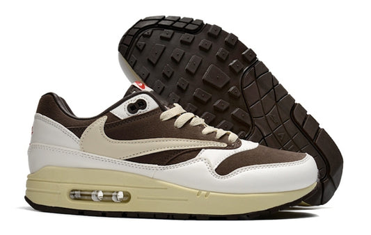 Les baskets Nike Air Max 1 sont iconiques pour leur style emblématique.retro incontournable pas cher. Le moins cher.exceptionnel 