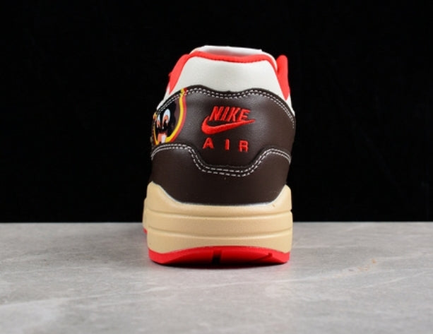 Les baskets Nike Air Max 1 sont iconiques pour leur style emblématique.retro incontournable pas cher. Le moins cher.exceptionnel 
