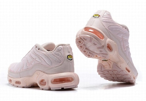 les baskets Nike TN Air Max Plus Femme sont un témoignage de l'engagement de Nike à combiner style et innovation. Exceptionnel 