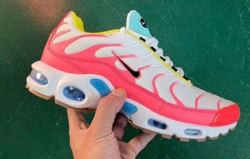 les baskets Nike TN Air Max Plus Femme sont un témoignage de l'engagement de Nike à combiner style et innovation. Exceptionnel 