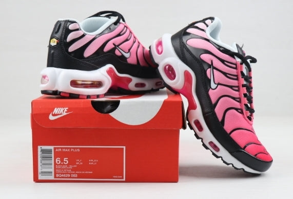 les baskets Nike TN Air Max Plus Femme sont un témoignage de l'engagement de Nike à combiner style et innovation. Exceptionnel 