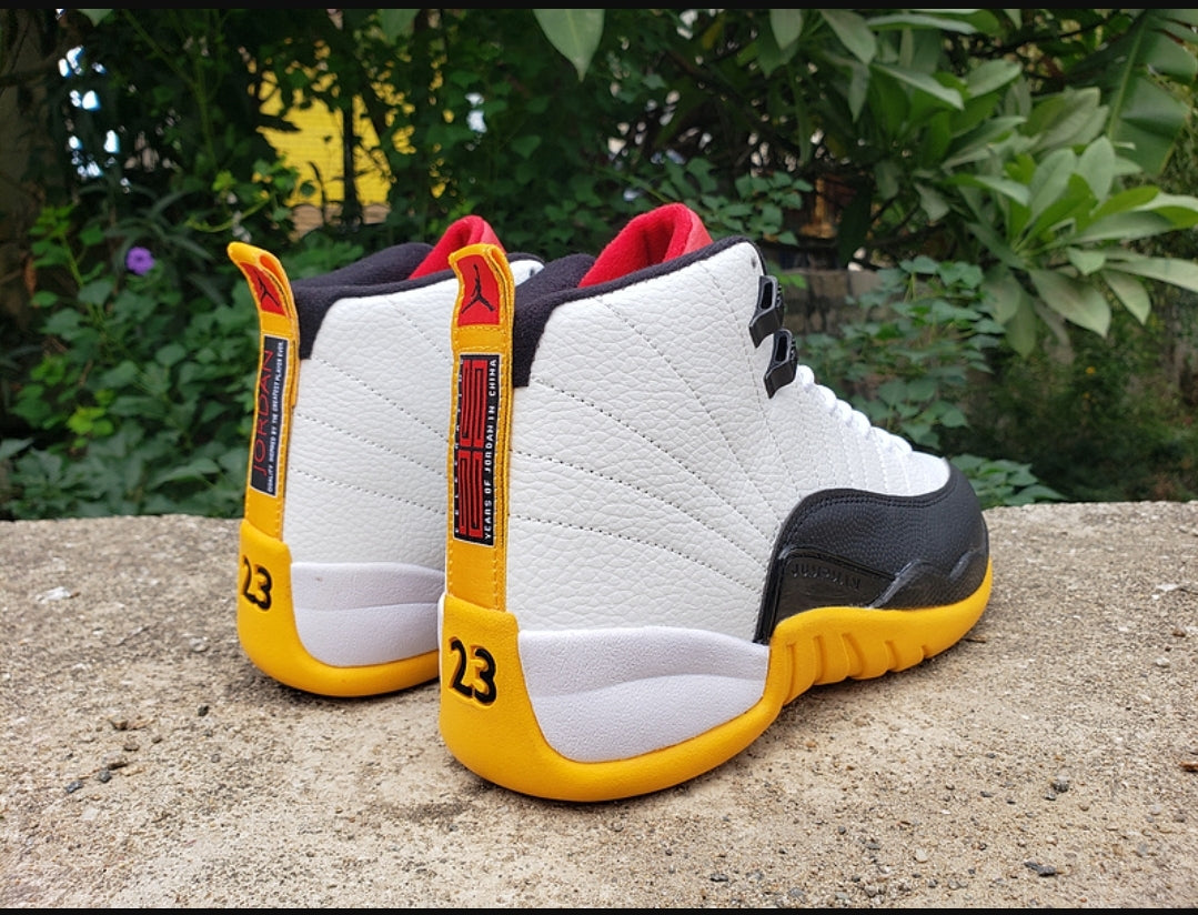 Les baskets Air Jordan 12 offrent un style iconique et une performance exceptionnelle.design distinctif.pas cher.moin Cher.