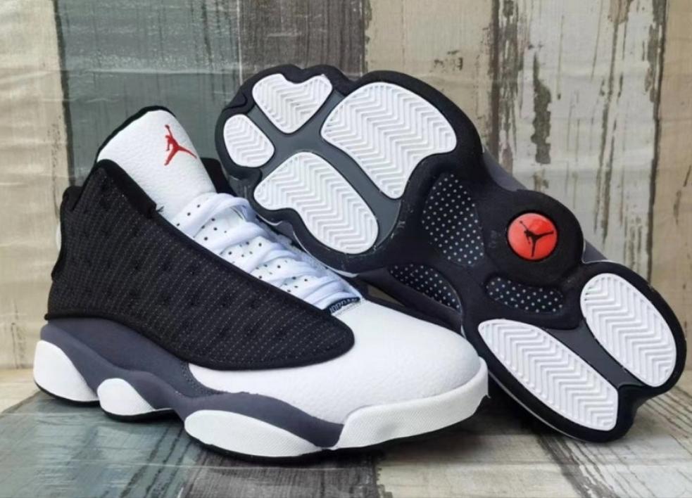 Les baskets Air Jordan 12 offrent un style iconique et une performance exceptionnelle.design distinctif.pas cher.moin Cher.