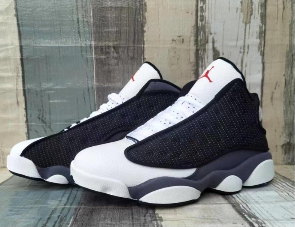 Les baskets Air Jordan 12 offrent un style iconique et une performance exceptionnelle.design distinctif.pas cher.moin Cher.