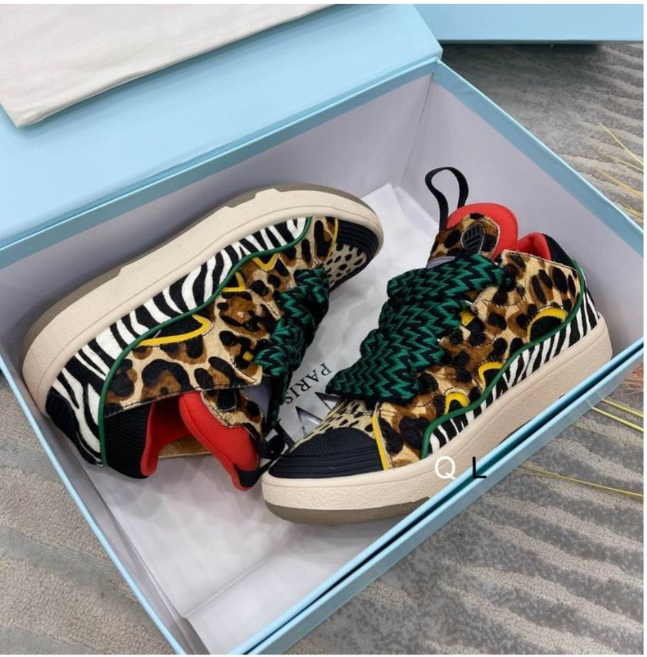 Les baskets sneakers Lanvin incarnent un style emblématique et un luxe français.

leur design élégant. Pas cher. Le moins cher.