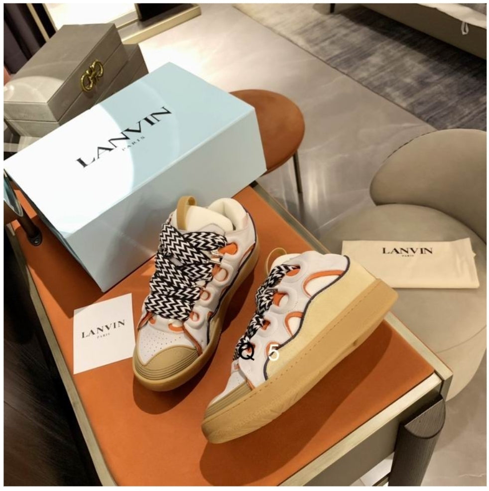 Les baskets sneakers Lanvin incarnent un style emblématique et un luxe français.

leur design élégant. Pas cher. Le moins cher.