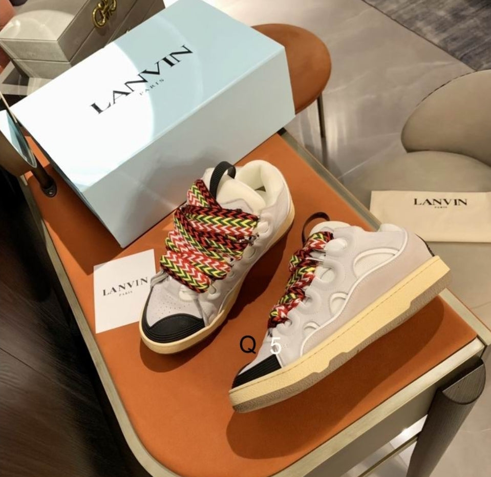 Les baskets sneakers Lanvin incarnent un style emblématique et un luxe français.

leur design élégant. Pas cher. Le moins cher.