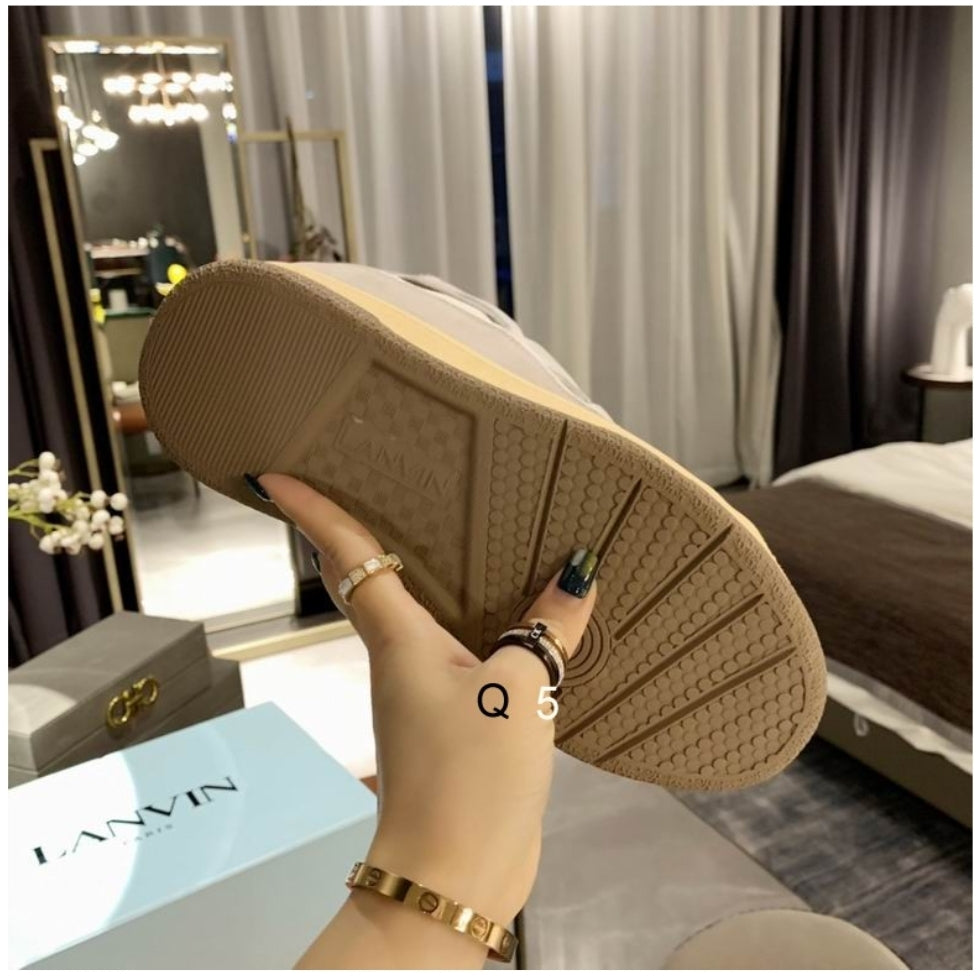 Les baskets sneakers Lanvin incarnent un style emblématique et un luxe français.

leur design élégant. Pas cher. Le moins cher.