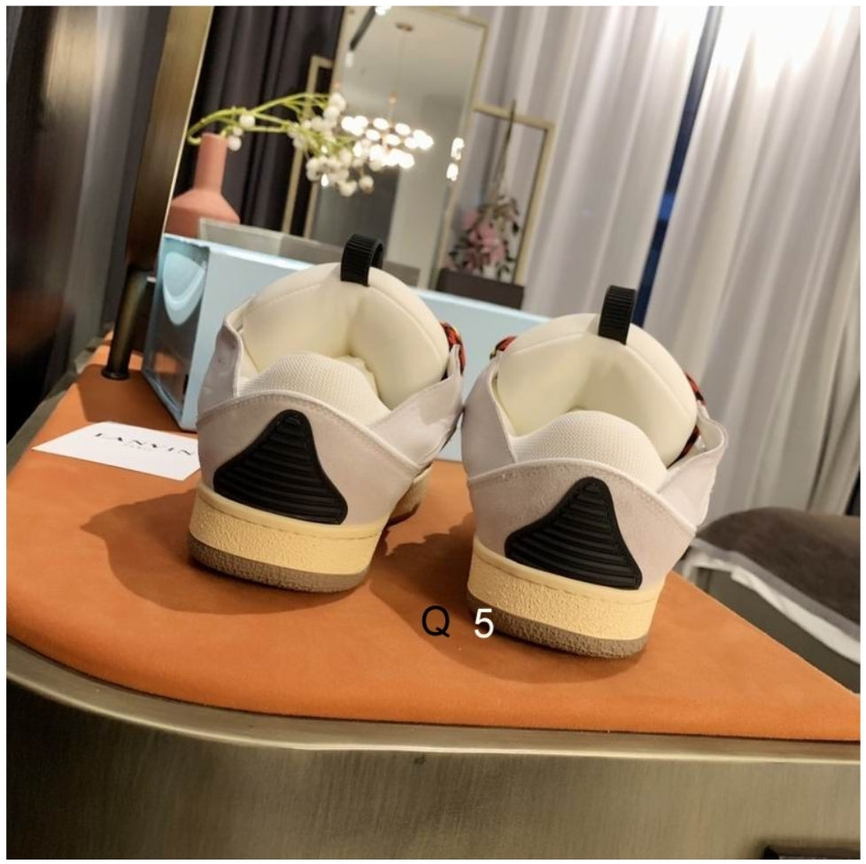 Les baskets sneakers Lanvin incarnent un style emblématique et un luxe français.

leur design élégant. Pas cher. Le moins cher.