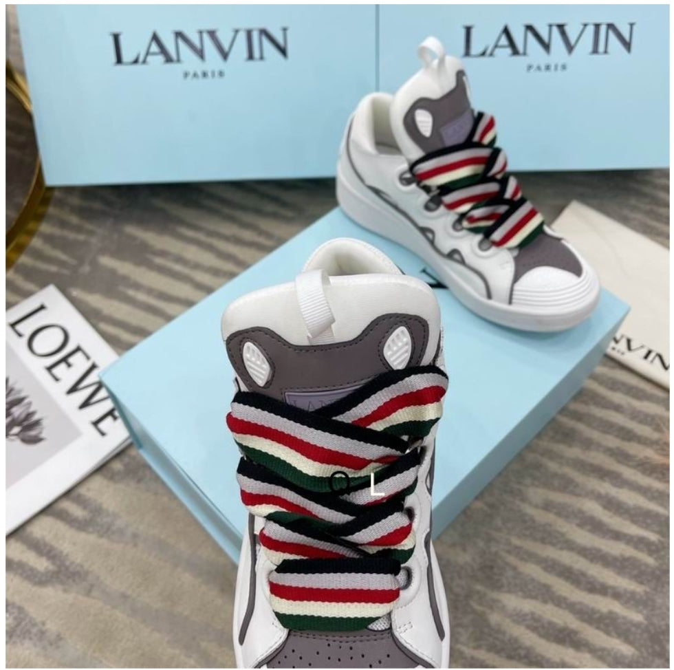 Les baskets sneakers Lanvin incarnent un style emblématique et un luxe français.

leur design élégant. Pas cher. Le moins cher.