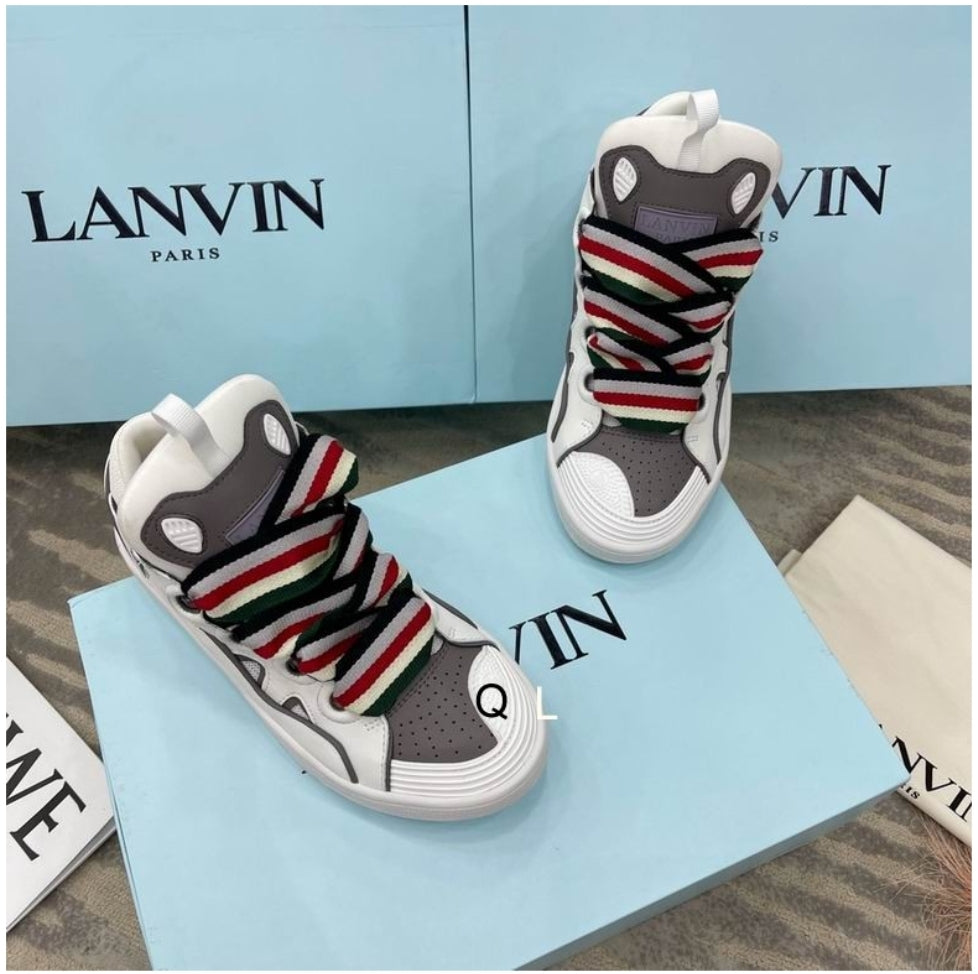  Les baskets sneakers Lanvin incarnent un style emblématique et un luxe français.

leur design élégant. Pas cher. Le moins cher.